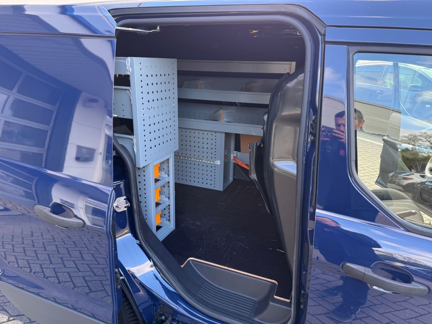 Fahrzeugabbildung Ford Transit Connect Kasten Trend AHK  Regalsystem PD