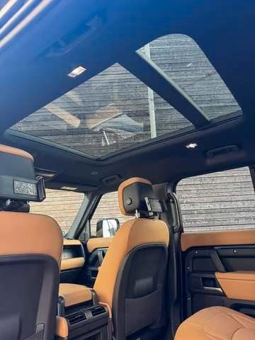 LAND-ROVER Defender 2026