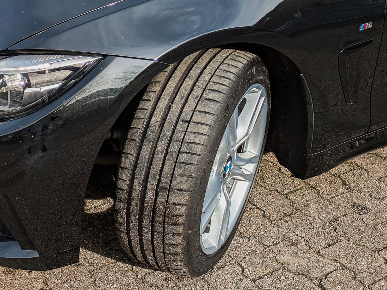 Fahrzeugabbildung BMW 420d Gran Coupe M SPORT SAG LEDER NAVI HUD LED