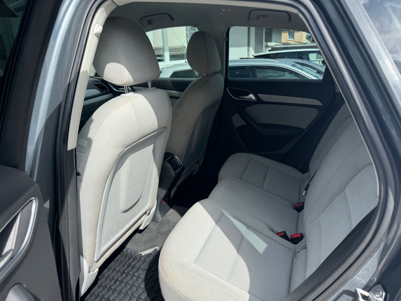 Fahrzeugabbildung Audi Q3 2.0 TDI quattro S-Tronic/SHZ/ALU/TÜV-NEU/
