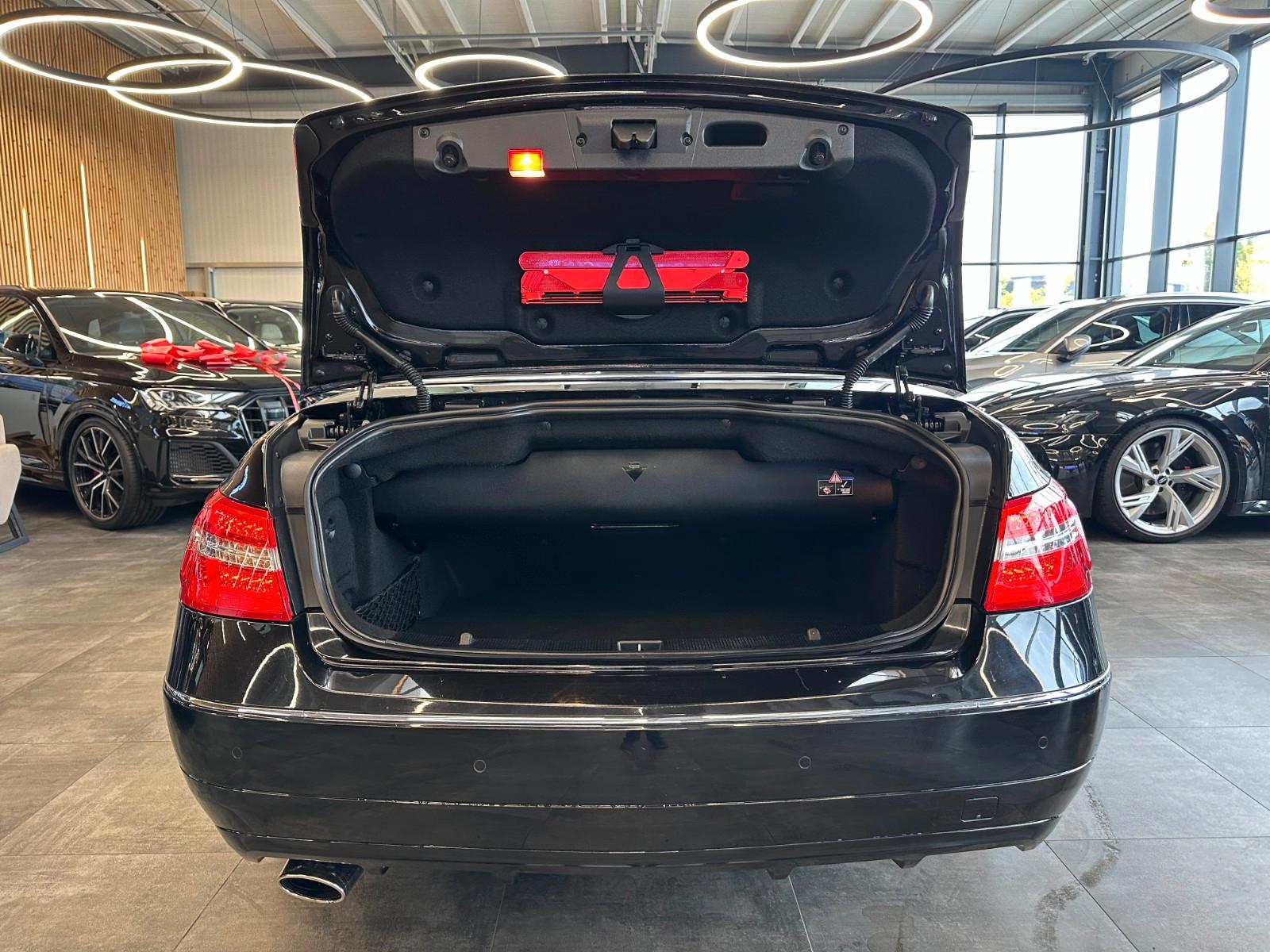 Mercedes-Benz E 200 *NACKENHZ*SITZHZ/Belüftung*NAVI*PDC*TEMPO*