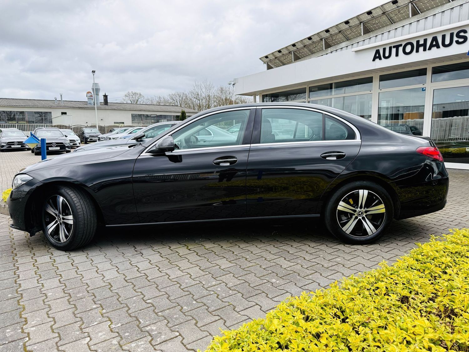 Fahrzeugabbildung Mercedes-Benz C 220 d AVANTGARDE, 360°, AHK, LED, PTS, Navi, S