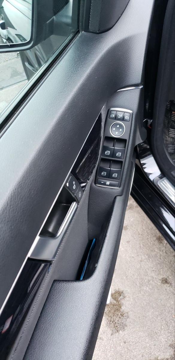 Mercedes-Benz C200 2011 — photo 7