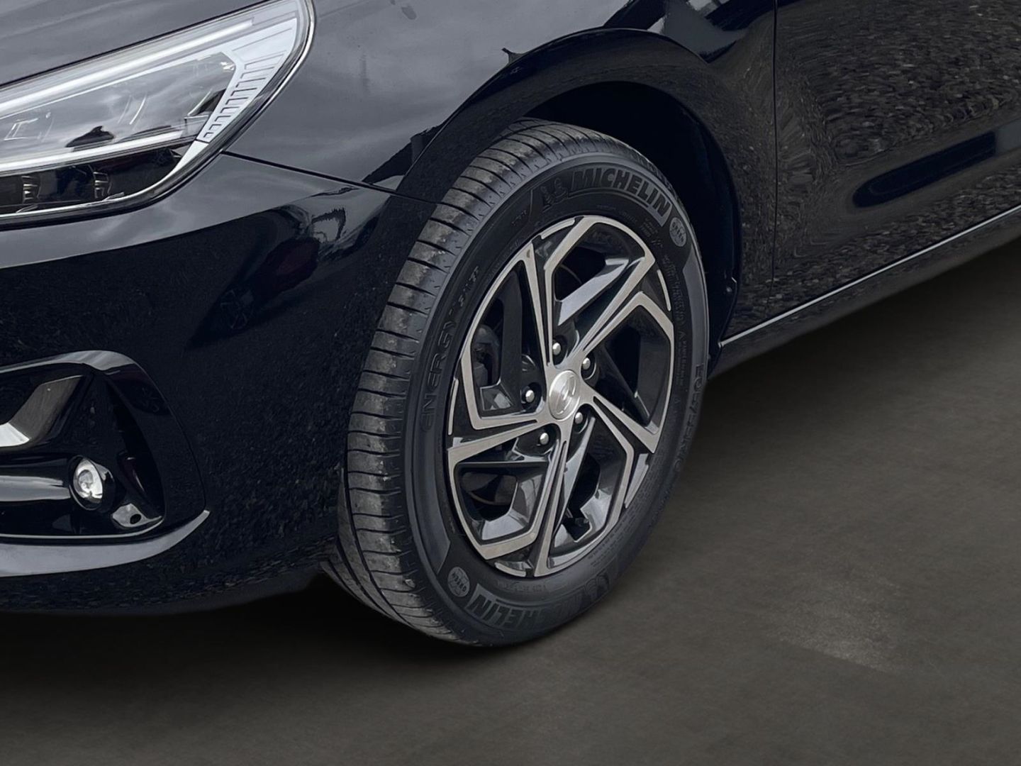 Fahrzeugabbildung Hyundai i30 1.6 CRDi Kombi Intro Edition Navigation Rück