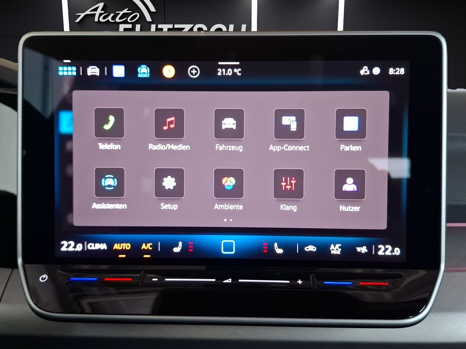 Fahrzeugabbildung Volkswagen Golf VIII TSI Life LED CarPlay AID ACC RFK SHZ
