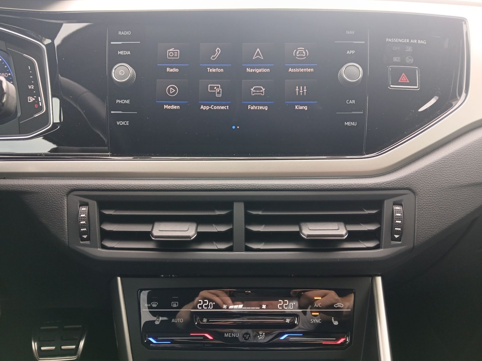 Fahrzeugabbildung Volkswagen Taigo Life TSI DSG IQ.Light ACC SHZ RearView 17"