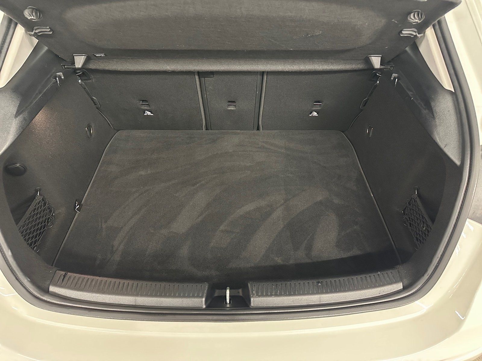 Fahrzeugabbildung Mercedes-Benz A 200 Progressive*AHK*LED*Kamera*SHZ*PDC*Lordose