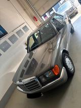 Mercedes-Benz Mercedes SE 300 Oldtimer - gebrauchte Mercedes-Benz E 300 aus dem Jahr 1987