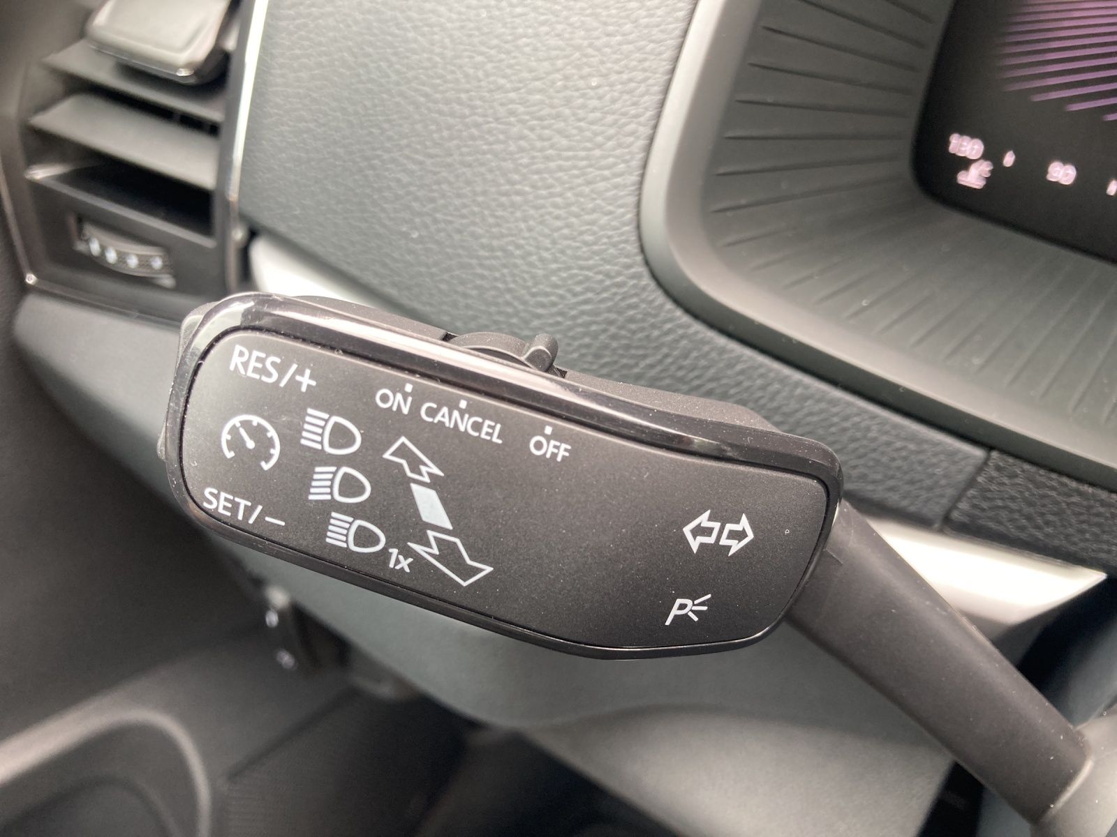 Fahrzeugabbildung SKODA Karoq TSI Ambition