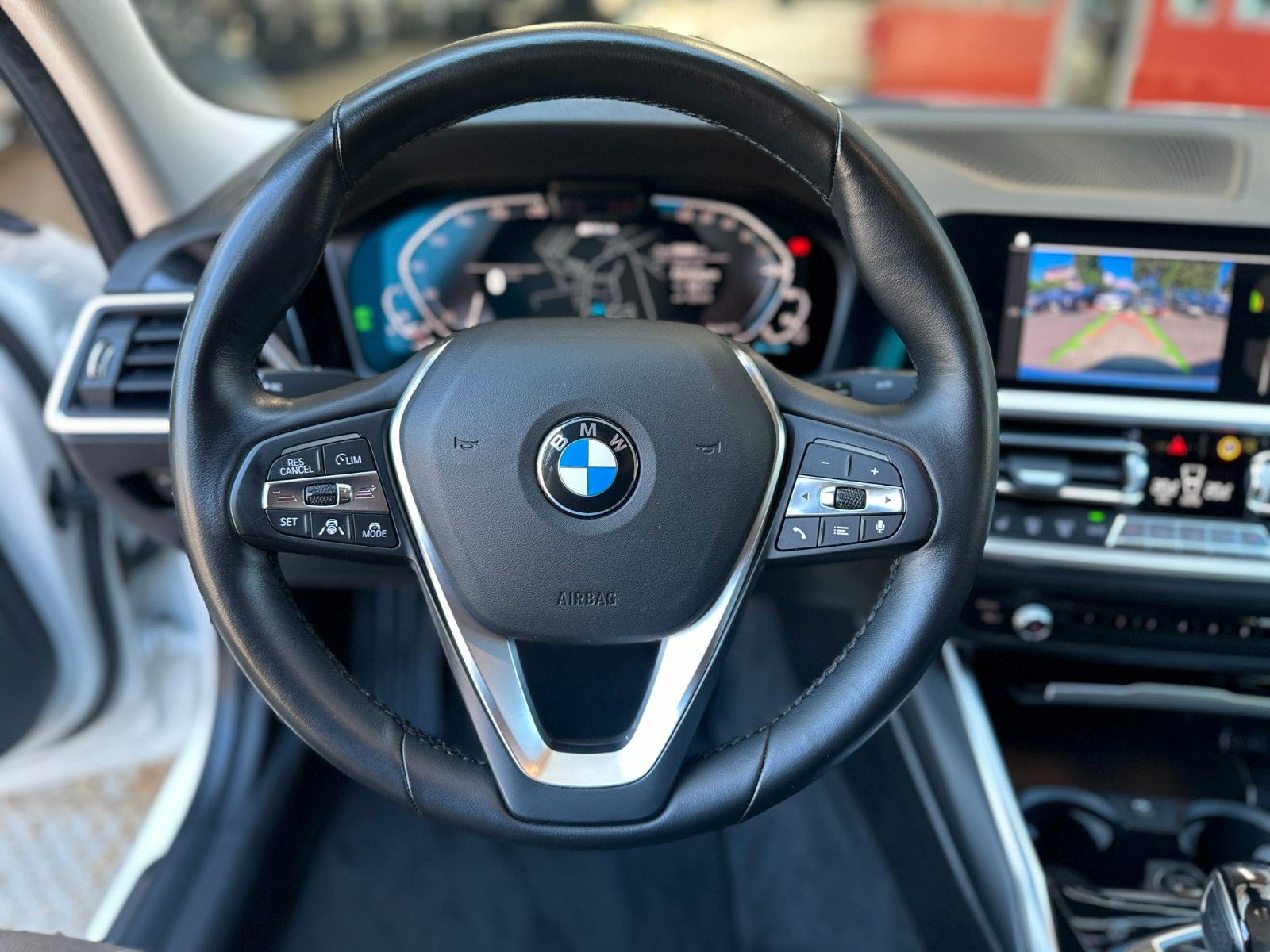 BMW 330e LC.PRO ACC LASER CARPLAY HUD HiFi KAMERA foto 14