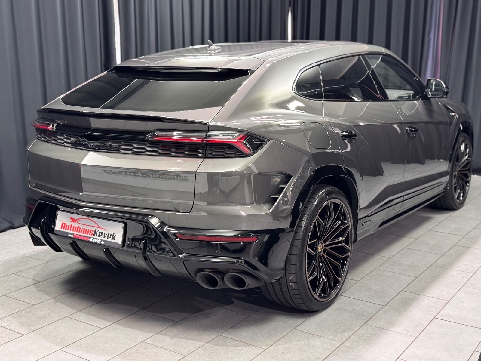 Fahrzeugabbildung Lamborghini URUS SE|BANG/OLUFSEN|PANO|MY25|BLANCO COC