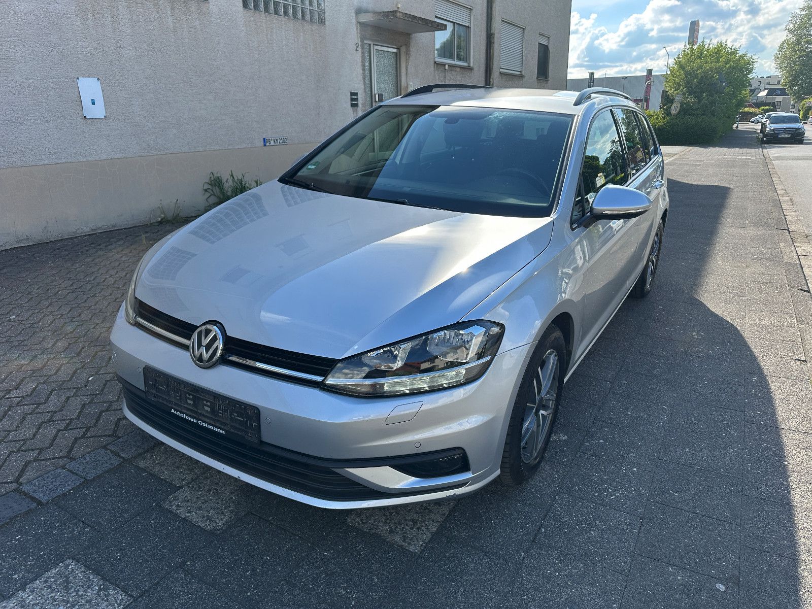 Volkswagen Golf - 1
