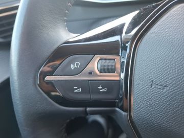 Peugeot 208 e- Allure Pacj 136 Kam.+LED+SHZ+PDC