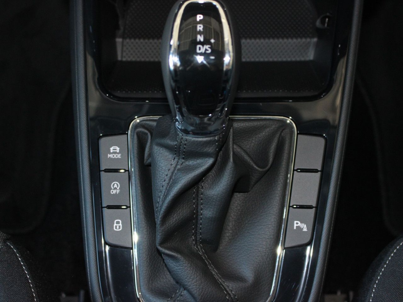 Fahrzeugabbildung SKODA Fabia 1.0 TSI DSG Selection RFK/APP/SHZ