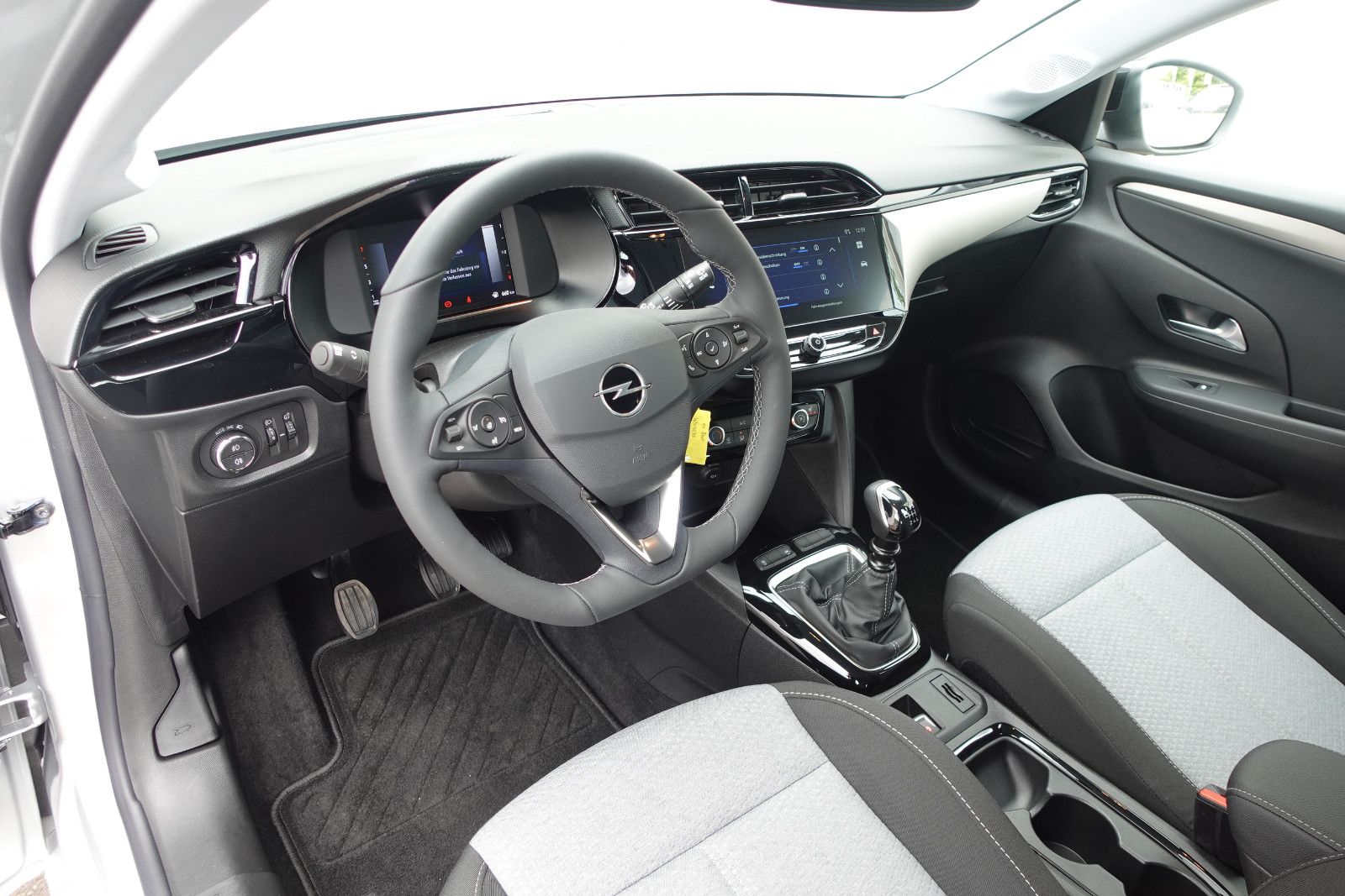 Fahrzeugabbildung Opel Corsa 1.2Turbo Edition Allwetter,PDC,Sitzh.,LED