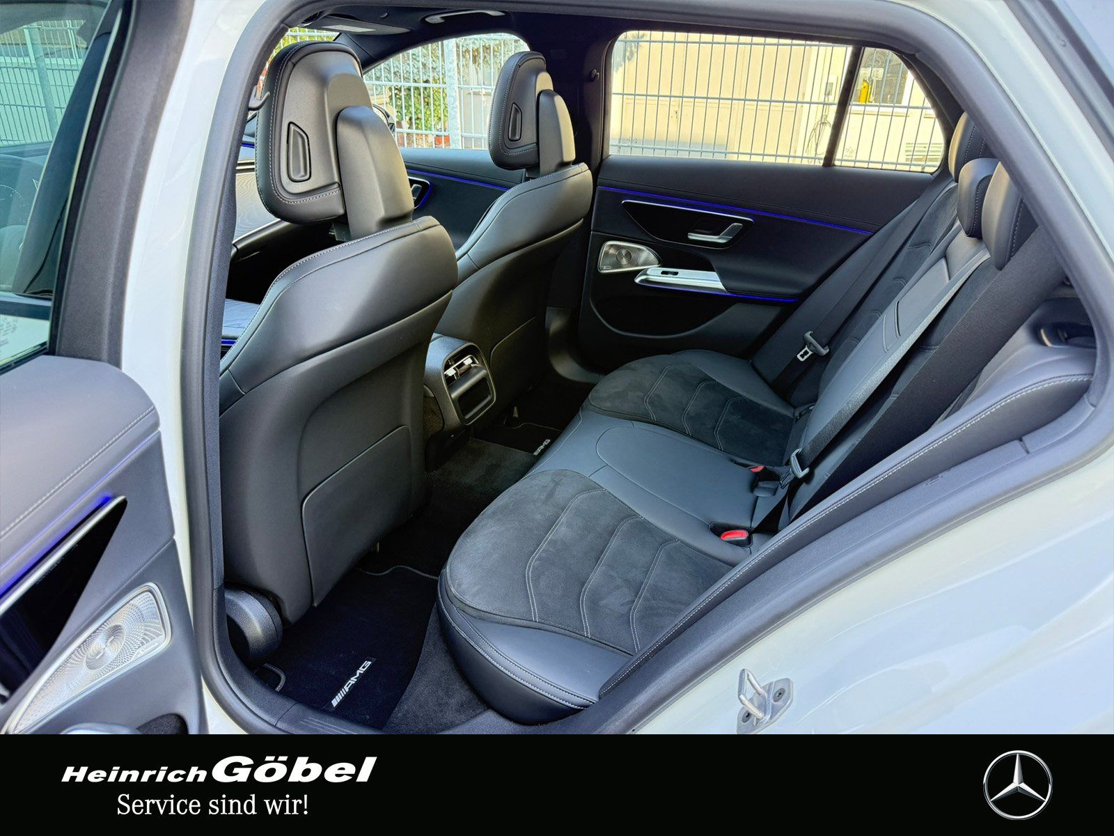 Fahrzeugabbildung Mercedes-Benz E 220 d T AMG*AHK*PANO*BURMESTER*DISTRONIC*TOTWI
