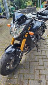 Yamaha FZ8 - YAMAHA FZ8