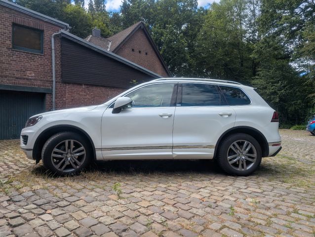 VW Touareg 3.0 V6 TDI R-Line Executive E. AHK
