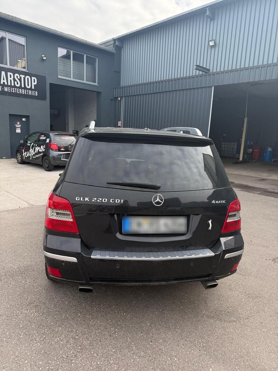 Mercedes-Benz GLK220 2009 — engine 170 HP (125kW)