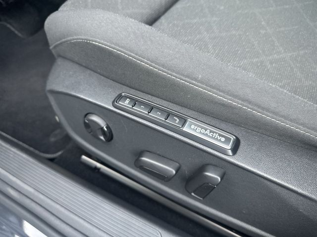 Golf VIII Variant 2.0 TDI DSG Life NAVI BUSINESS