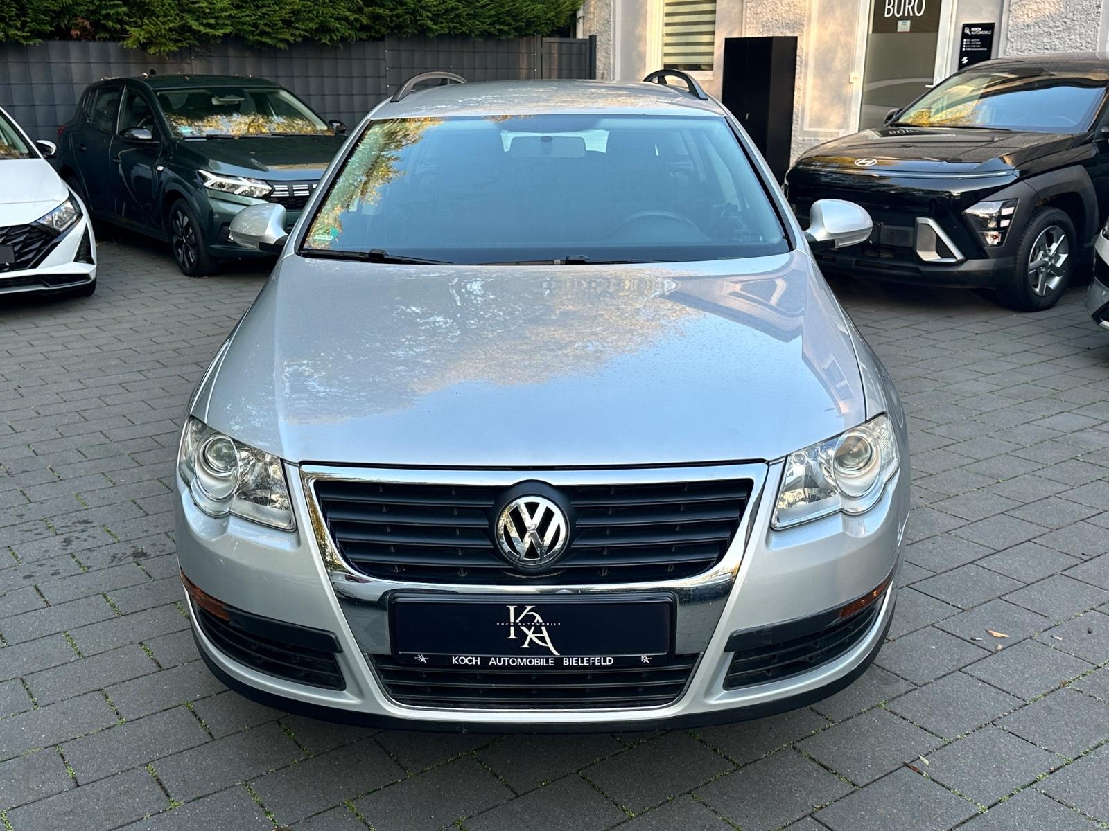 Volkswagen Passat 2010 — rear view