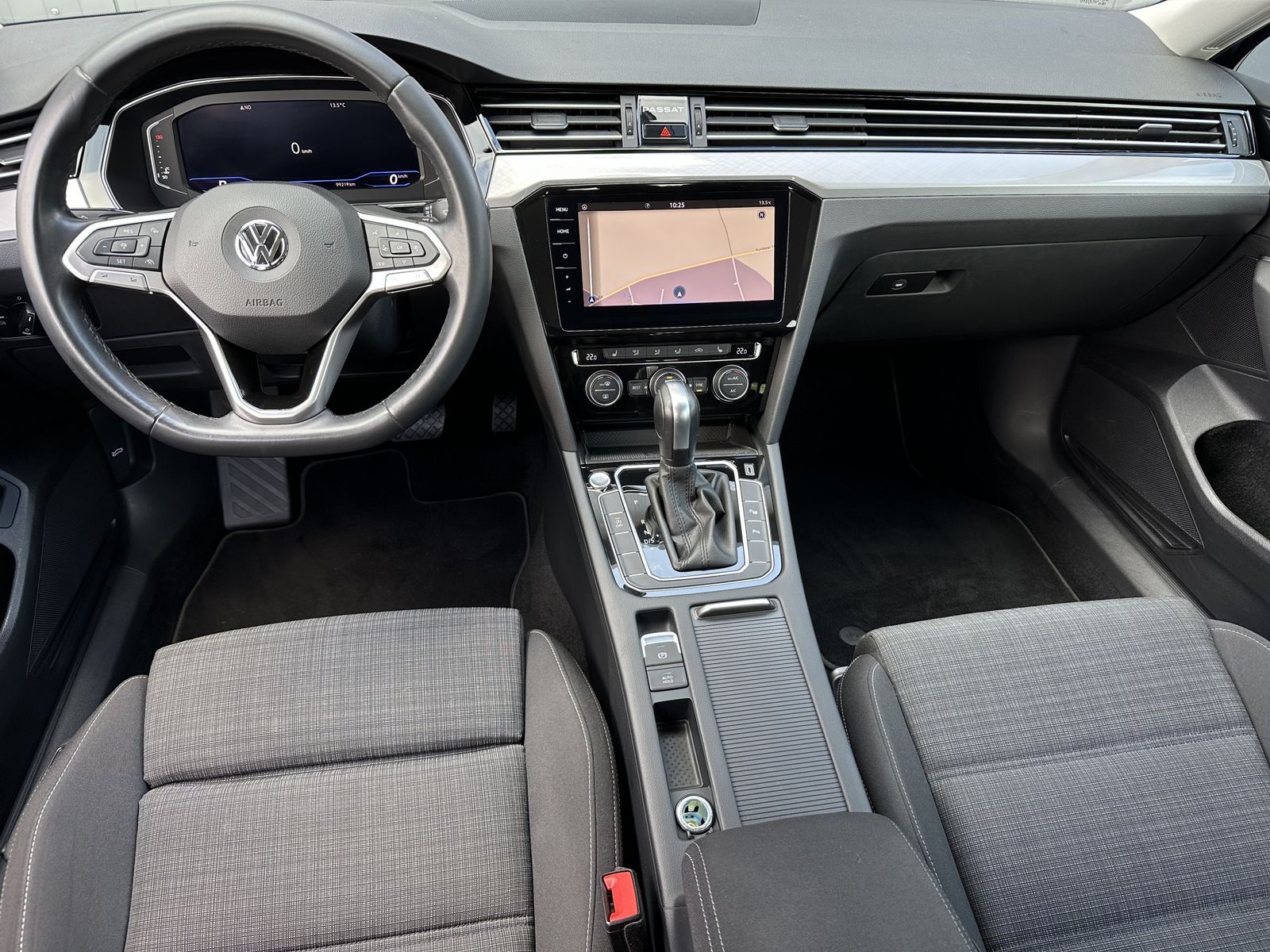 Fahrzeugabbildung Volkswagen Passat Variant 2.0 TDI DSG Business NAV+LED+ACC