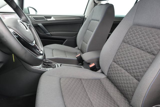 Fahrzeugabbildung Volkswagen Golf Sportsvan Comfortline Join 1,0 TSI+DSG+AHK+