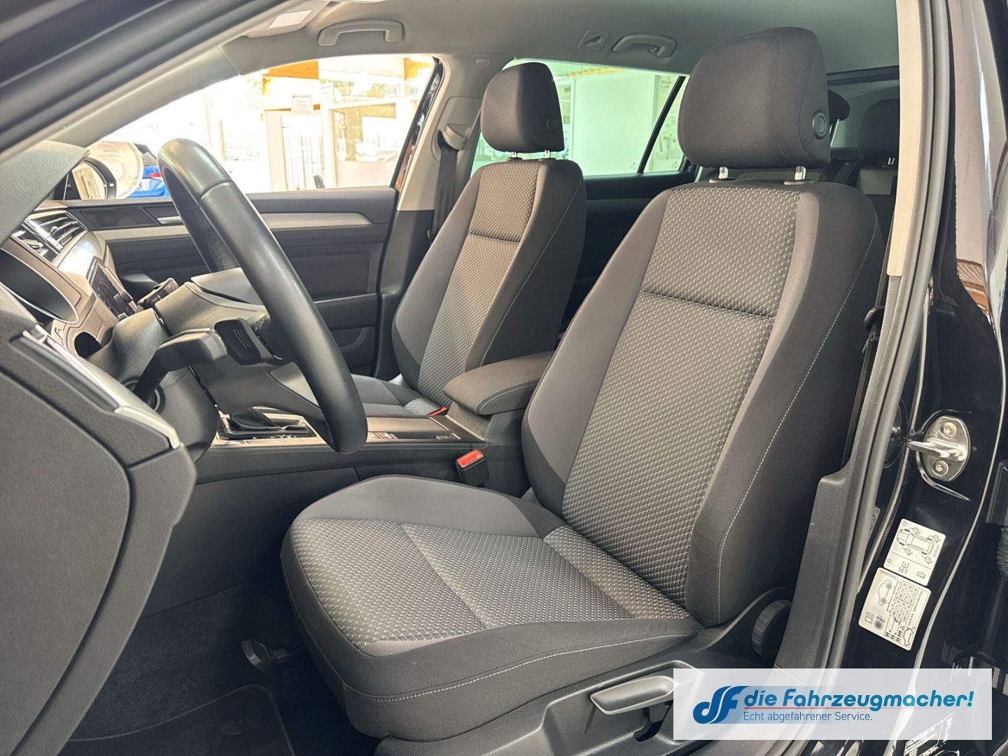 Fahrzeugabbildung Volkswagen Passat Variant Conceptline sch.AHK Navi LED ACC