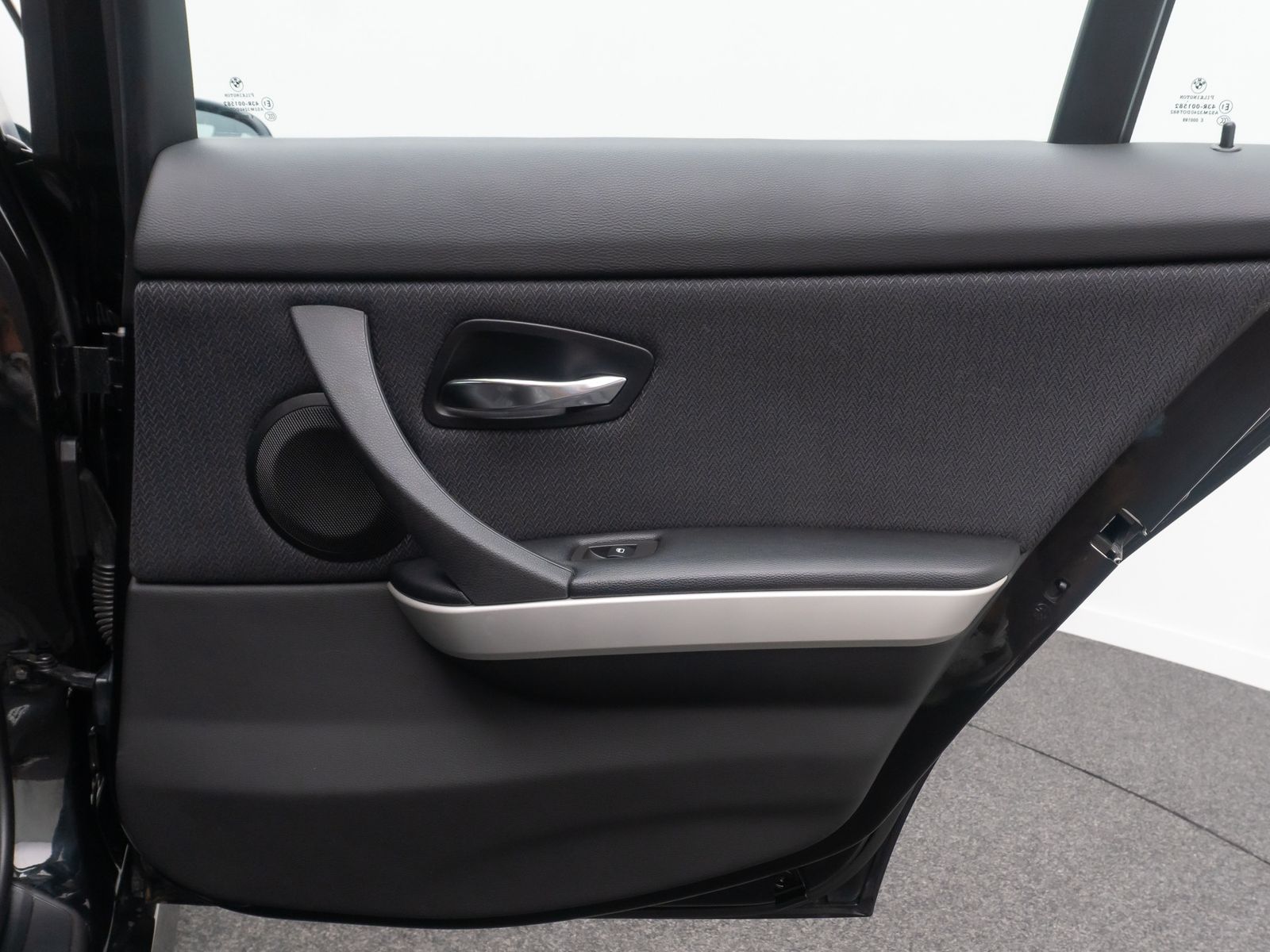 Fahrzeugabbildung BMW 318d GeschwindigReg KlimaAut PDC AHK Nebelschein
