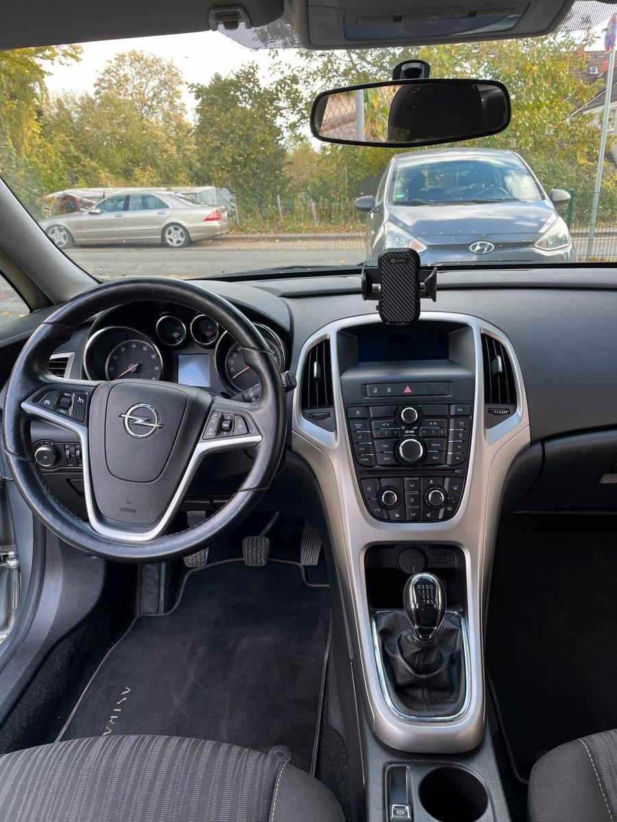 Opel Astra 2011 — photo 5