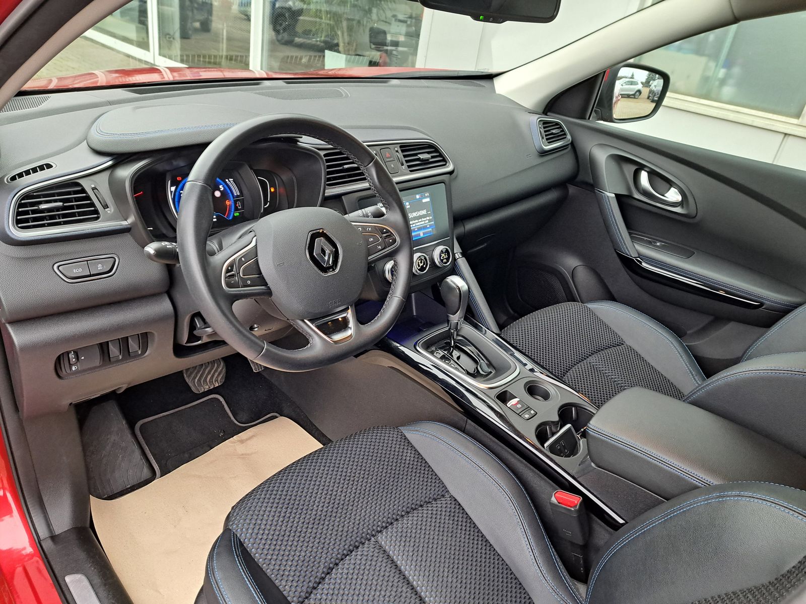 Fahrzeugabbildung Renault Kadjar Limited DeLuxe TCe 140 AUTOMATIK LED NAVI