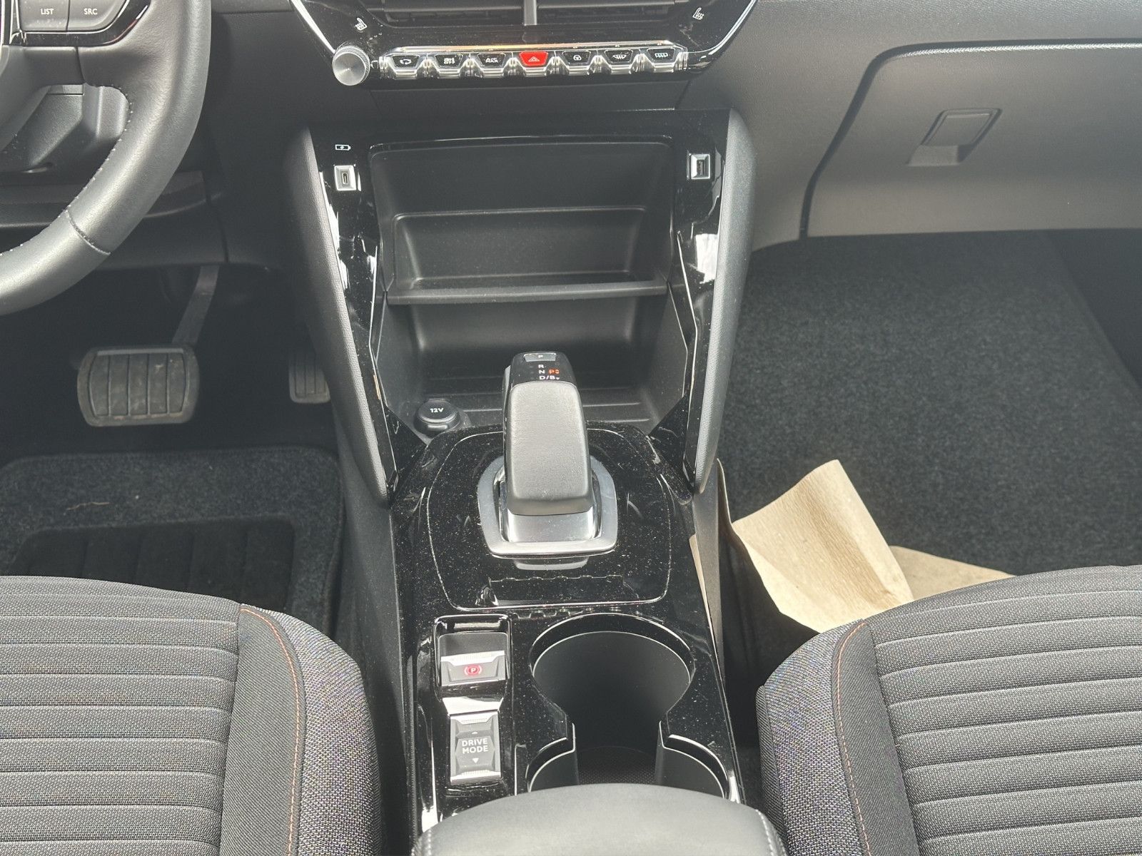 Fahrzeugabbildung Peugeot 208 eActive/Shz/Mirrorlink/Tempomat/Shz