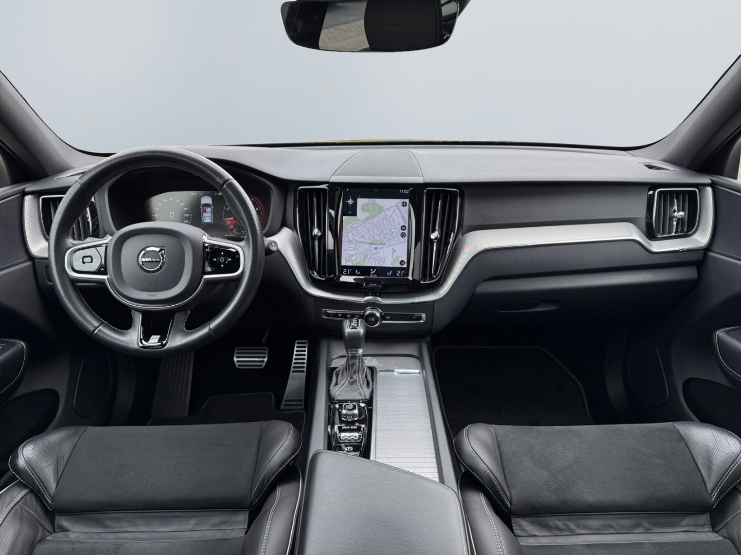 Volvo XC60 T5 AWD R Design LED HUD Pano HiFi digi CP foto 11
