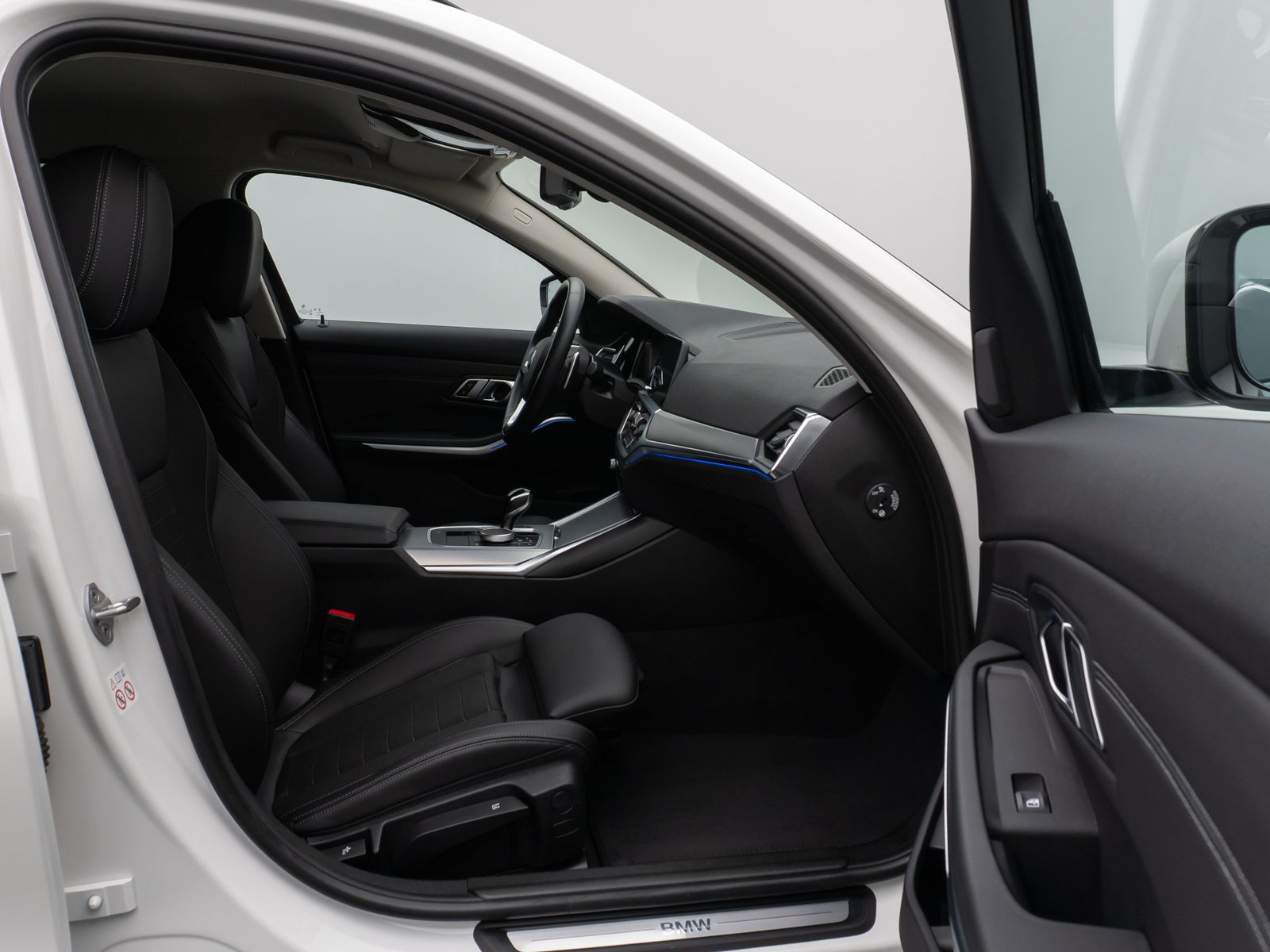 Fahrzeugabbildung BMW 320d Sport Line Kamera DAB HiFi DrivAssist Alarm