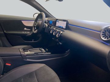Mercedes CLA 180 Shooting Brake - 11