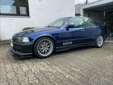 BMW 328i Tracktool - blaue BMW 328