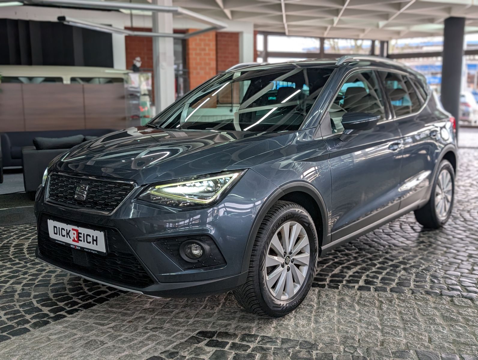 Fahrzeugabbildung SEAT Arona Xcellence FULL-LINK LED KESSY SHZ TEMP ALU