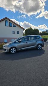 Kia Carens 1.7 CRDi  - graue Kia Carens