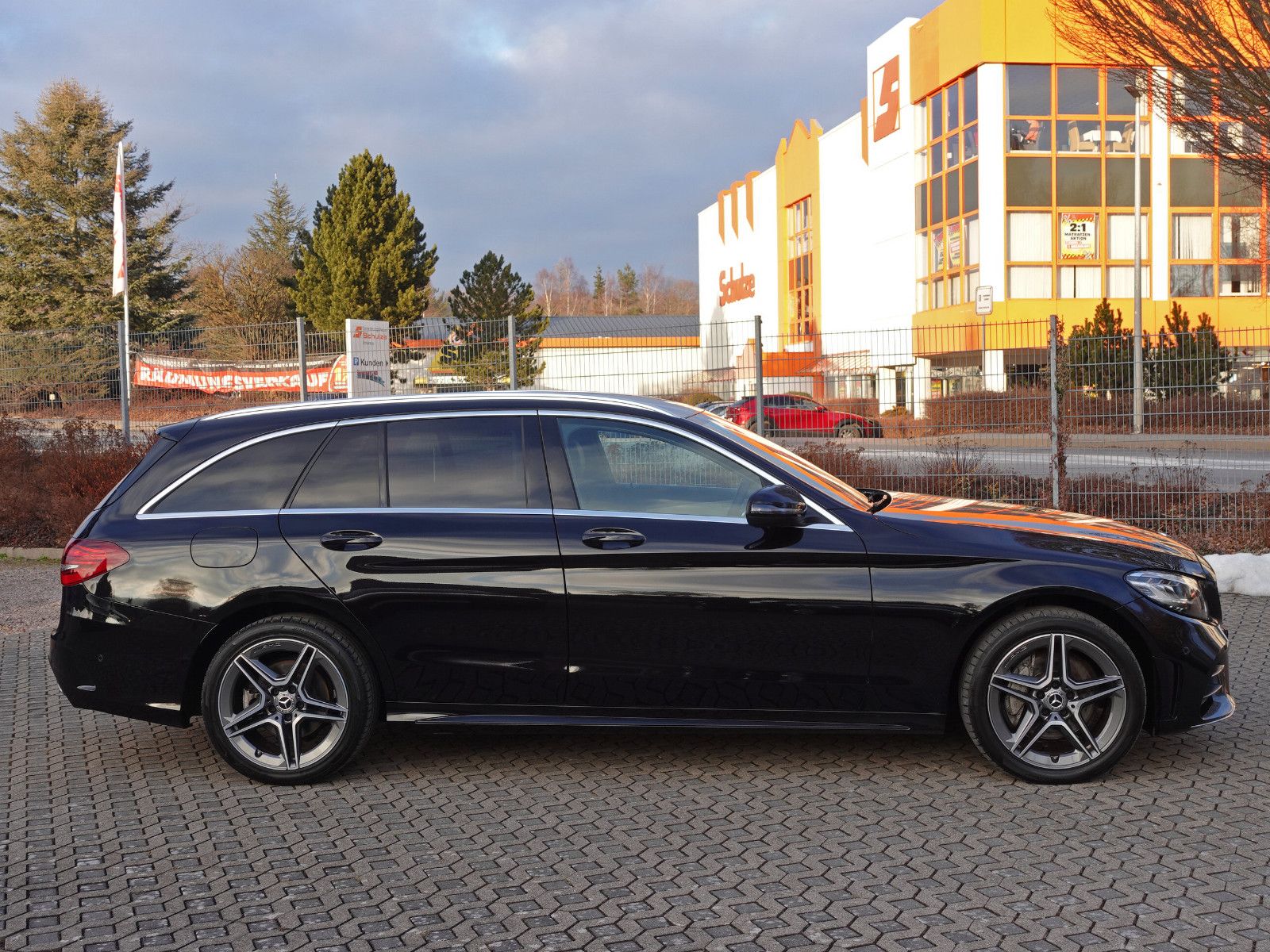 Fahrzeugabbildung Mercedes-Benz C 220d T 4MATIC 9G-T AMG Line Assist CarPlay RFK