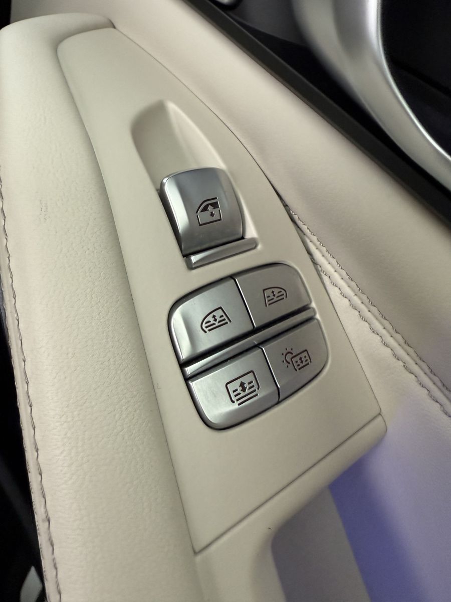 Fahrzeugabbildung BMW X7 M60i 6-Sitzer NAV+LASER+PANO+B&W+360°+ACC+1HD