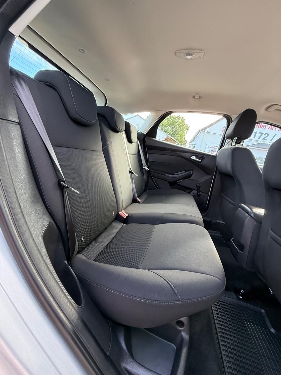 Ford Focus 1,6 Titanium Sportsitze Sport Lenkrad