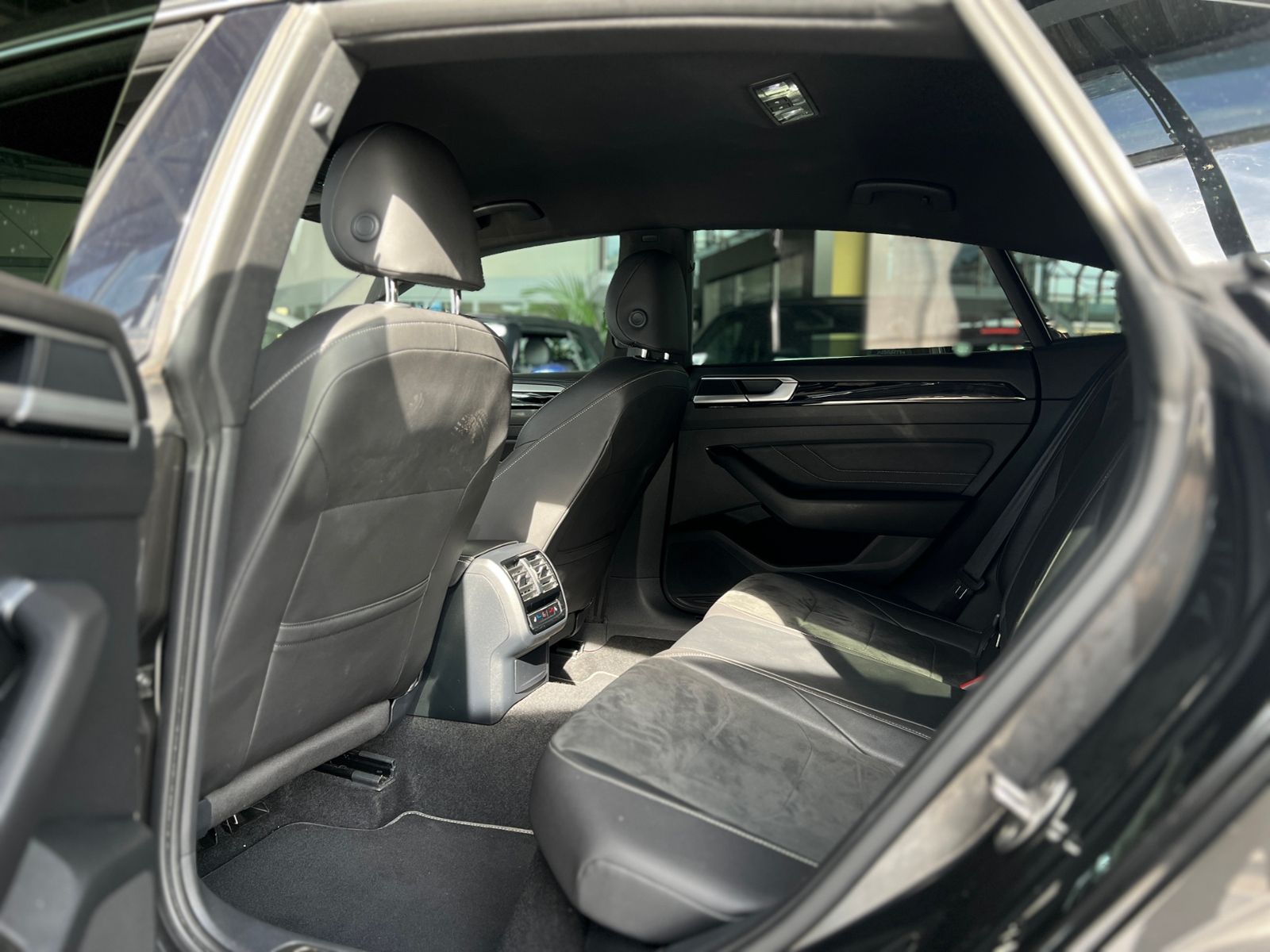 Fahrzeugabbildung Volkswagen Arteon R-Line Massage SHZ NAVI Full Link