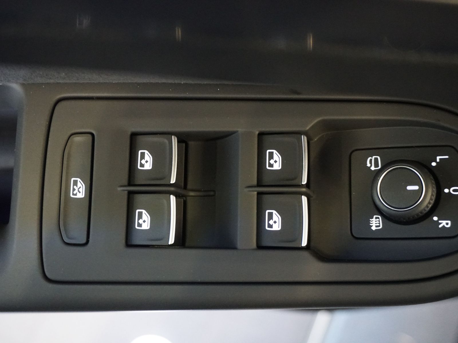 Fahrzeugabbildung Volkswagen Golf VIII Variant Style 1.5 eTSI DSG *AHK, LED,