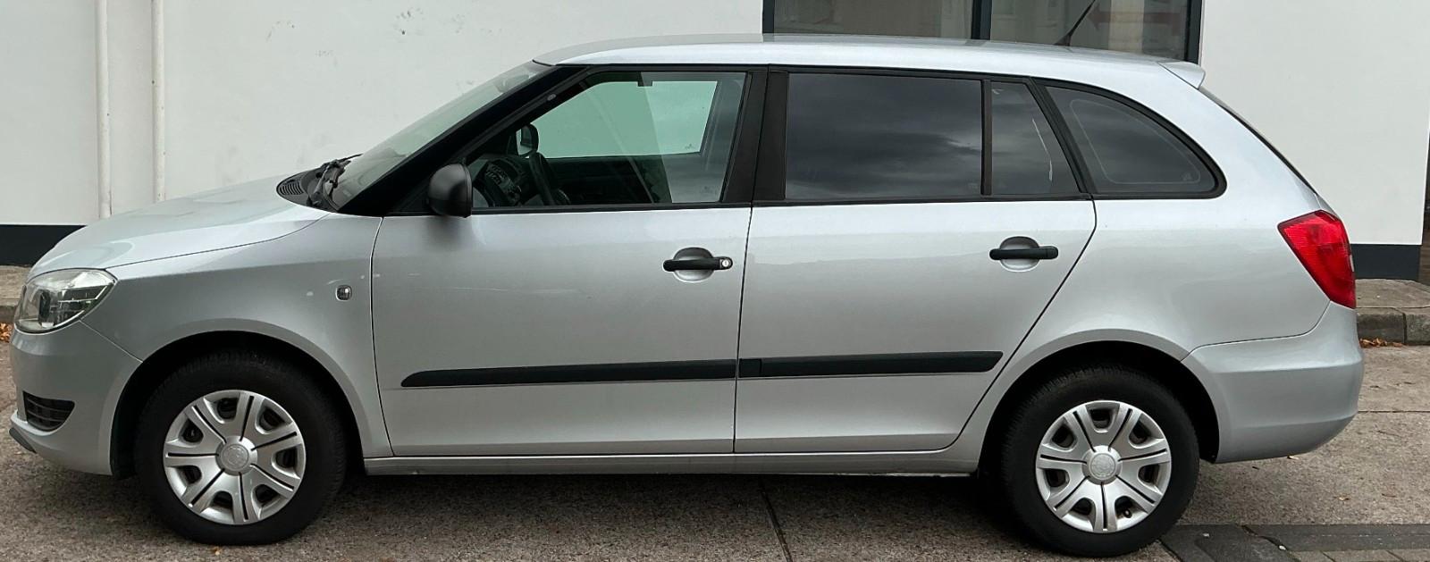 Skoda Fabia 2012 — rear view