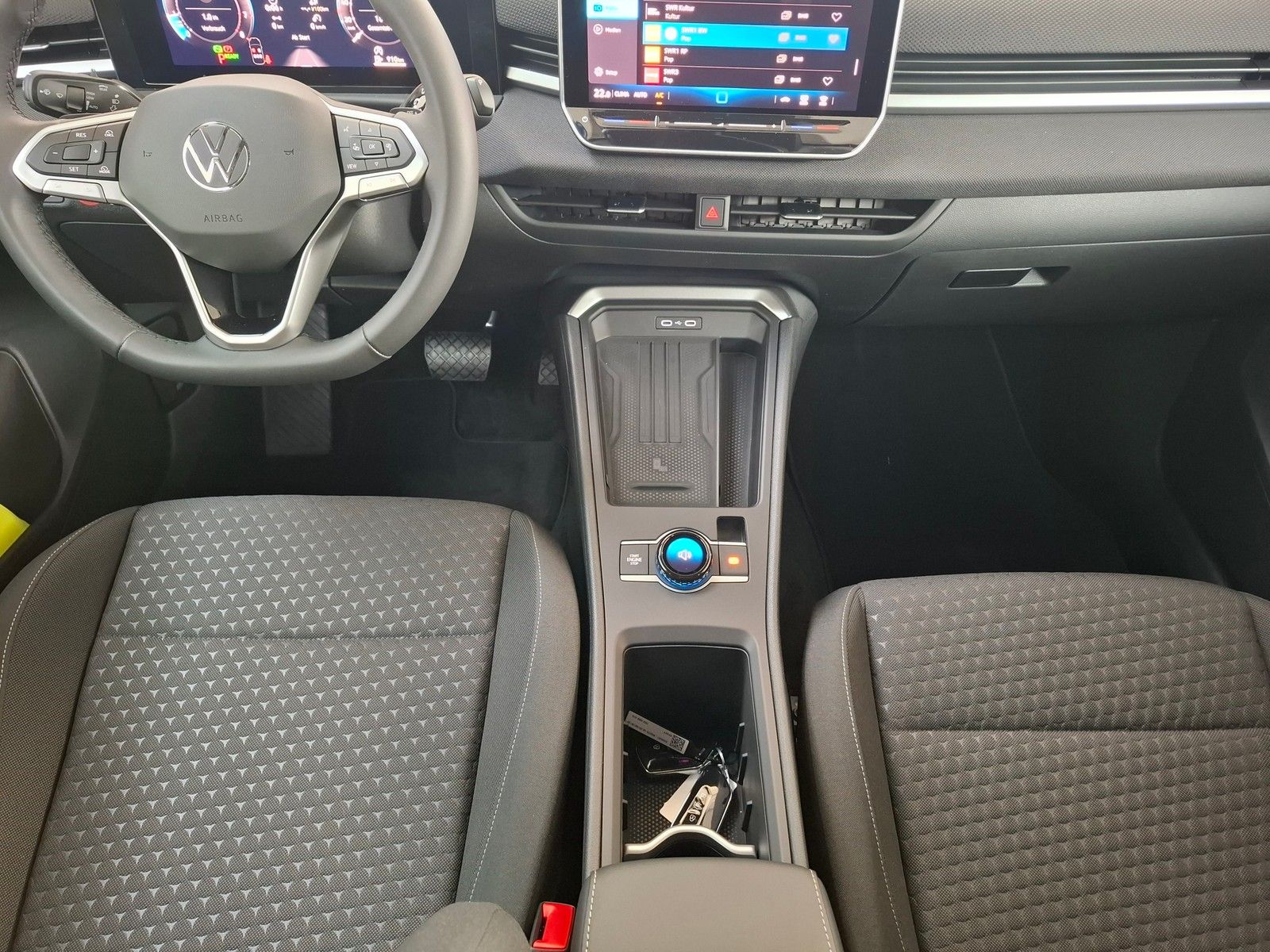 Fahrzeugabbildung Volkswagen T-Roc 1.5 eTSI DSG Trend + Light Assist+Garantie