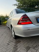 Mercedes-Benz Mercedes 220 2005 Bayer Automat Diesel - Mercedes-Benz 200 aus 2005