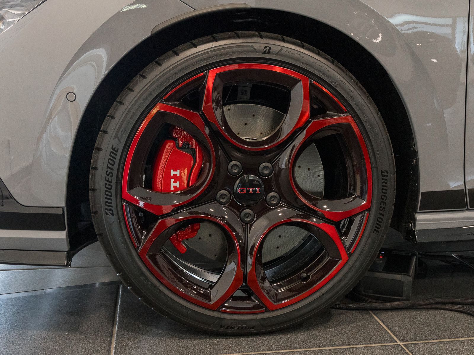 Volkswagen Golf  2,0 TSI DSG GTI Edition 50 PERFORMANCE-PAK foto 6
