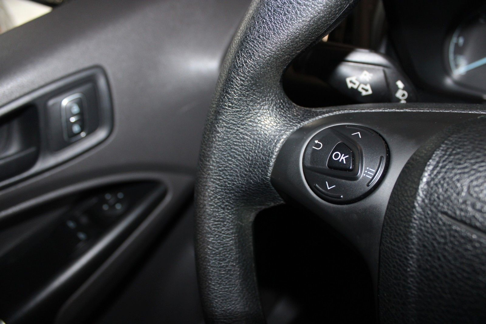 Fahrzeugabbildung Ford Transit Connect TREND KLIMA Standheizung 3-Sitze