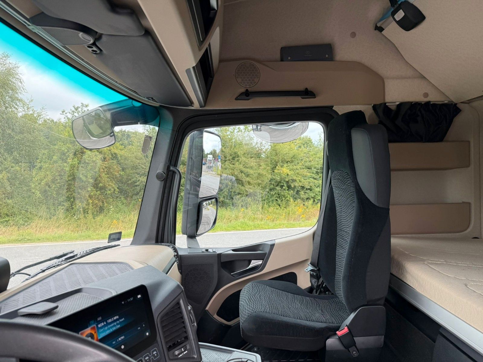 Fahrzeugabbildung Mercedes-Benz ACTROS 1846 LS 4x2 mit ADR