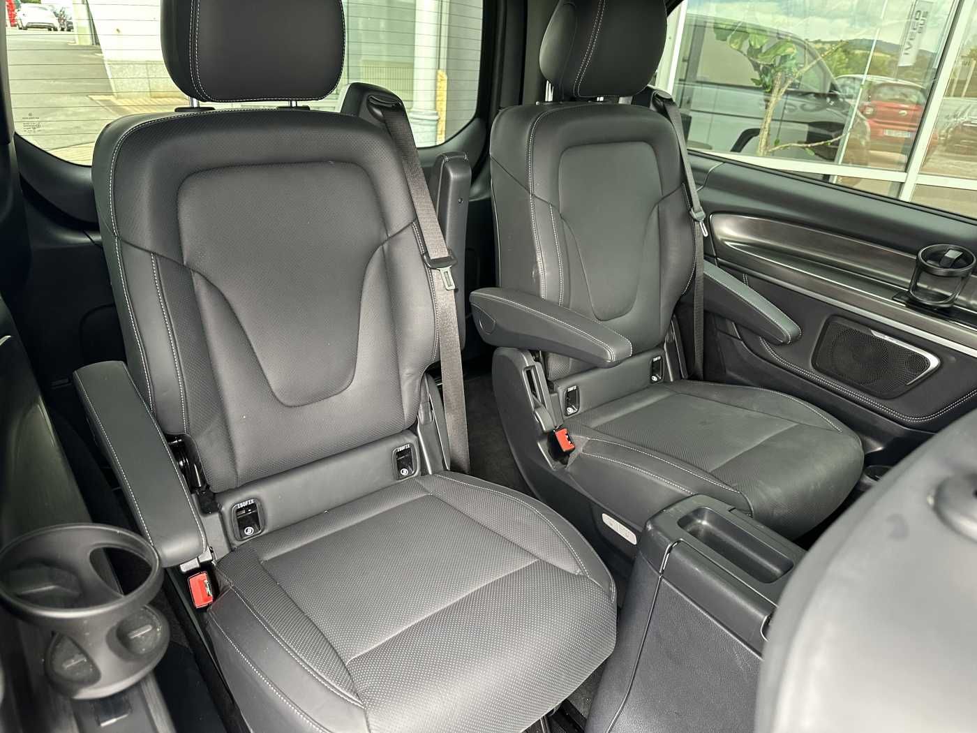 Fahrzeugabbildung Mercedes-Benz V 300 d 4MATIC EXCLUSIVE AMG Panorama DISTRONIC